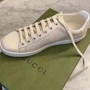 Gucci Women's GG embossed Ace sneaker size 37.5